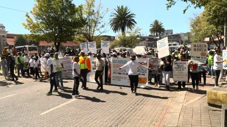 Migrants Flee South Africa Amidst Rising Tensions and Deadline